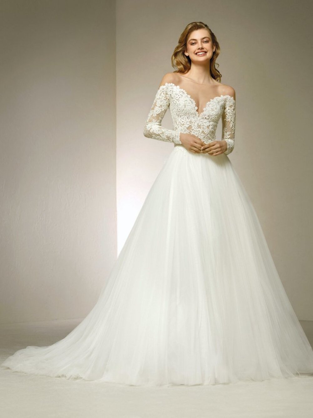 Pronovias Divina Lace Long Sleeve Tulle Ball Gown Wedding Dress US 4 New Tags